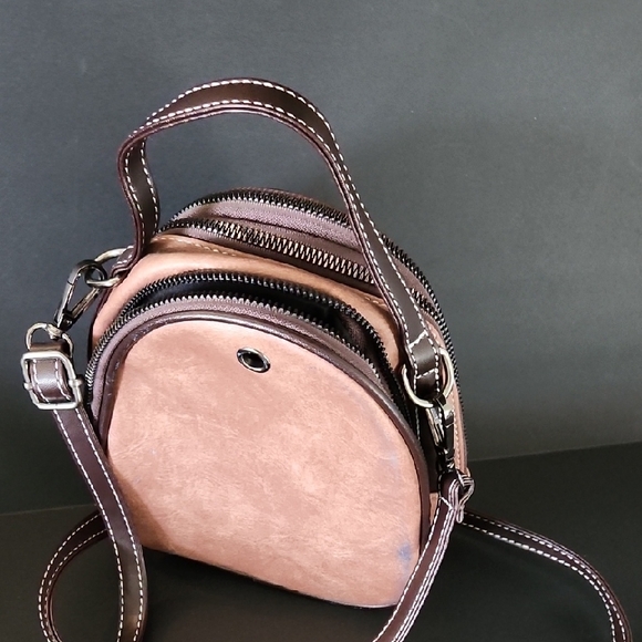 New Rose Gold / Brown Suedeish Crossbody Bag with Gold Bee Accent *unused - Picture 2 of 3